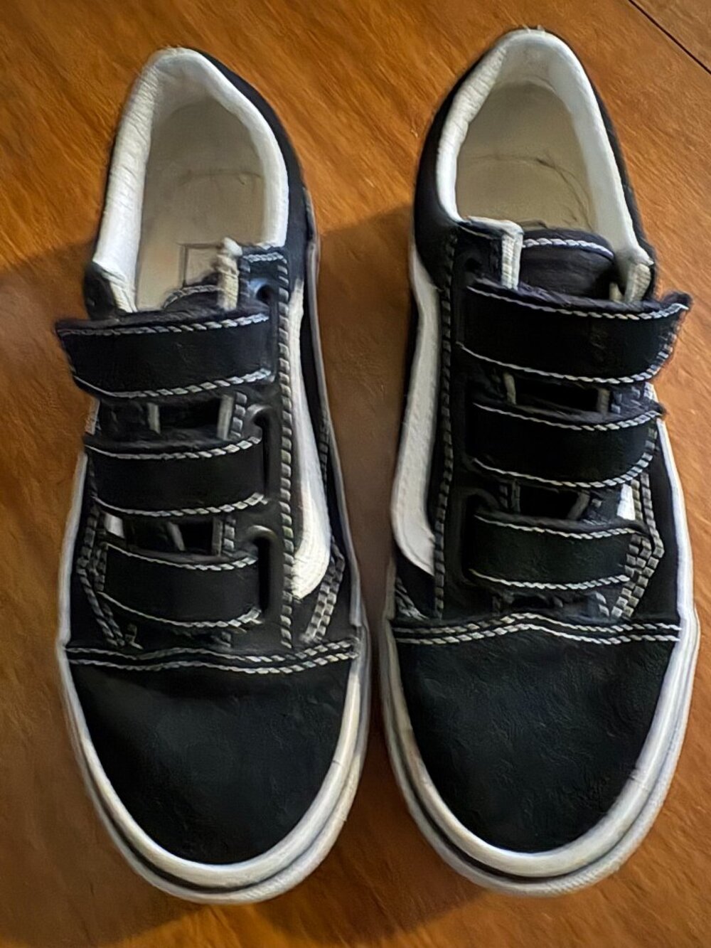 Vans Old Skool V sneakers with hook-and-loop velcro straps